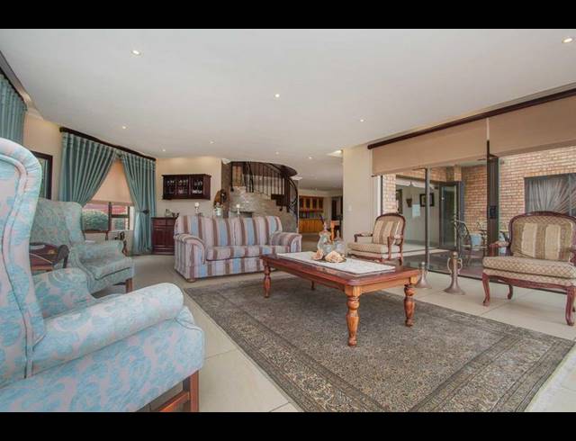 4 BEDROOM HOUSE FOR SALE IN FEATHERBROOKE ESTATE